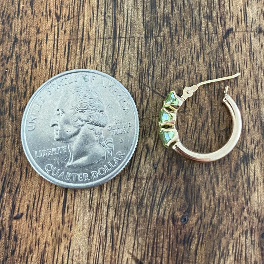 Beautiful Real 10K Yellow Gold
Hoop Earrings w/ Green Jadeite
Stones - Picture 3 of 6
